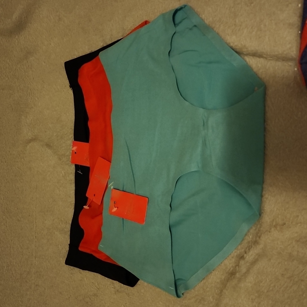 6 for $15..new Panties w/ tag fits small seamless